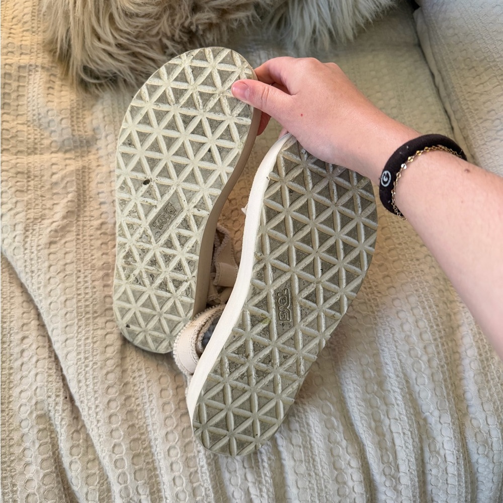 teva cream sandals - Picture 4 of 4